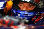 Drivers wear tributes to Wheldon and Simoncelli (13 foto's)