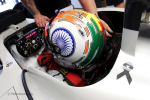 Narain Karthikeyan, Hispania Racing, Drivers wear tributes to Wheldon and Simoncelli