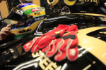 Bruno Senna, Lotus Renault GP, Abu Dhabi practice and qualifying 2011