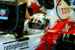 McNish in de pitbox