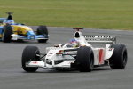 Villeneuve voor Button in Silverstone