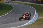 Enrique Bernoldi voor teamgenoot Jos Verstappen