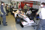 Oliver Panis in de pitbox van British American Racing
