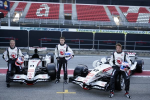 Honda RA106 met Button, Davidson, en Barrichello