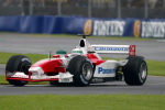 Alan McNish tijdens de vrije trainingen